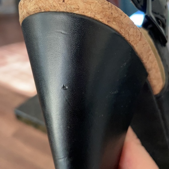 Kenneth Cole Reaction Chip Shape Heels - Picture 4 of 4